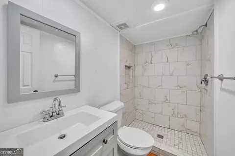 Bath - 170 Gary Brewer Rd, Cobb, GA 31735 photo 1 of 5