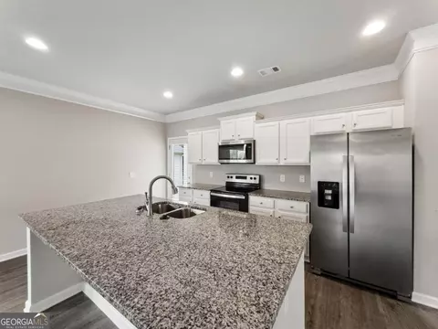 Kitchen - 1272 Towne Square Ct, Athens, GA 30607 photo 2 of 4