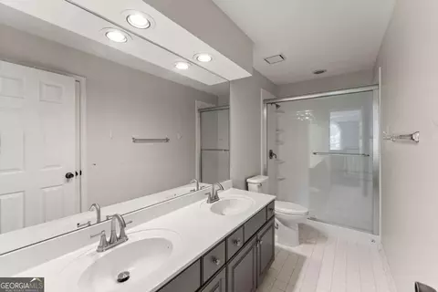 Bath - 415 Fairford Ln, Duluth, GA 30097 photo 2 of 7