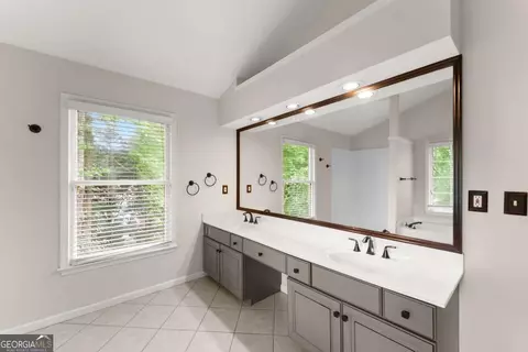 Bath - 415 Fairford Ln, Duluth, GA 30097 photo 4 of 7
