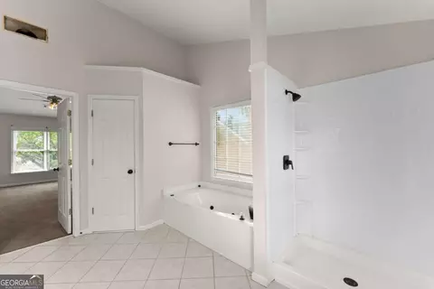 Bath - 415 Fairford Ln, Duluth, GA 30097 photo 5 of 7
