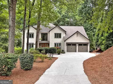 2270 Roxburgh Dr, Roswell, GA 30076