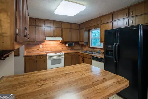Kitchen - 3881 Vicki Ct, Duluth, GA 30096 photo 1 of 2