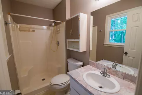 Bath - 3881 Vicki Ct, Duluth, GA 30096 photo 3 of 5