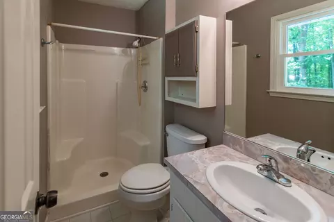Bath - 3881 Vicki Ct, Duluth, GA 30096 photo 4 of 5
