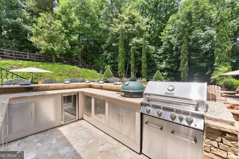 Kitchen - 136 Riverview Dr, Suwanee, GA 30024 photo 2 of 5