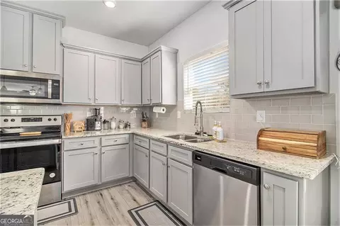 Kitchen - 1101 Longleaf Trce, Monroe, GA 30656 photo 2 of 2