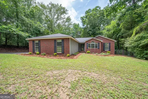 213 Douglas Dr, Ellerslie, GA 31807