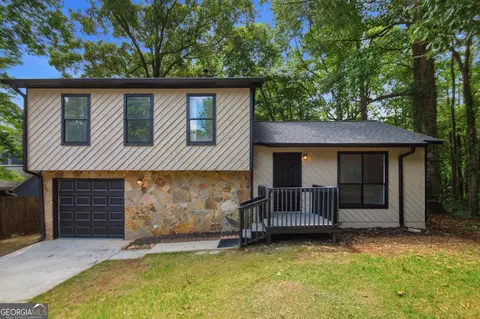 600 Maple Dr, Stone Mountain, GA 30083