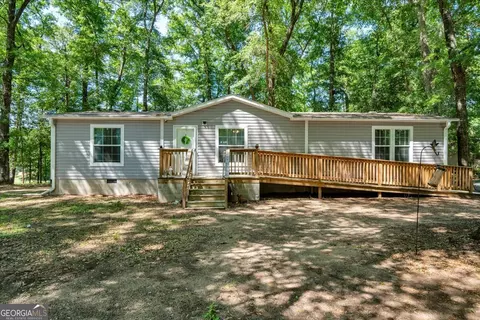 44 Spring Lake Dr, Hawkinsville, GA 31036