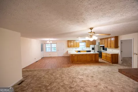 Living - 240 Bent Oak Dr, Cornelia, GA 30531 photo 5 of 7