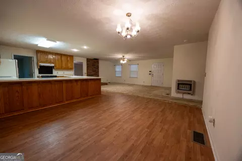 Living - 240 Bent Oak Dr, Cornelia, GA 30531 photo 3 of 7