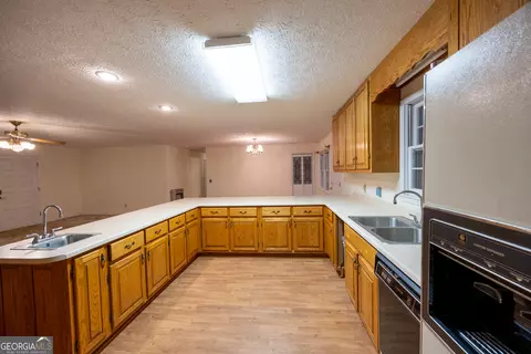 Kitchen - 240 Bent Oak Dr, Cornelia, GA 30531 photo 3 of 4