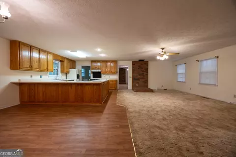 Living - 240 Bent Oak Dr, Cornelia, GA 30531 photo 2 of 7