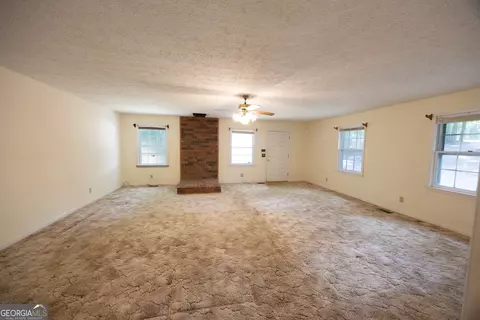 Living - 240 Bent Oak Dr, Cornelia, GA 30531 photo 6 of 7