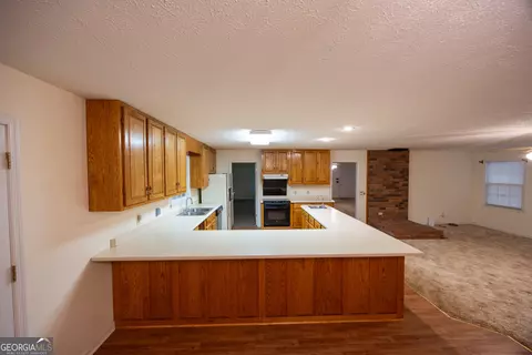 Kitchen - 240 Bent Oak Dr, Cornelia, GA 30531 photo 2 of 4