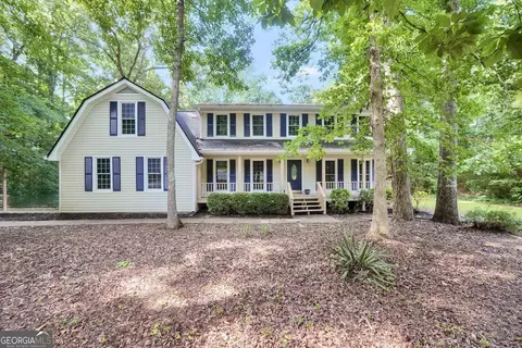 135 Pamela Ct, Fayetteville, GA 30214