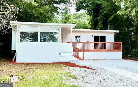 967 Lake Dr, Snellville, GA 30039