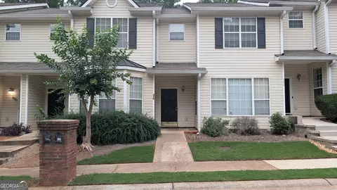 370 Brentwood Dr, Newnan, GA 30263