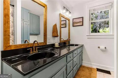 Bath - 174 Sunset Pl, Canton, GA 30114 photo 1 of 4