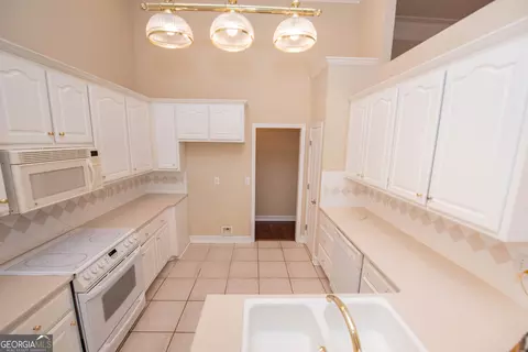 Entry Way - 107 Arbor Ln, Centerville, GA 31028 photo 4 of 6