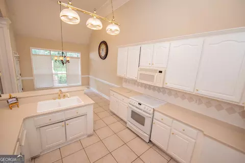Kitchen - 107 Arbor Ln, Centerville, GA 31028 photo 8 of 8