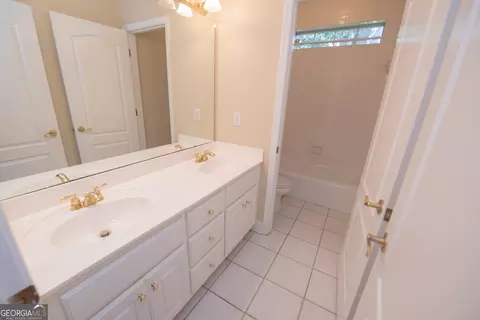 Bath - 107 Arbor Ln, Centerville, GA 31028 photo 8 of 10