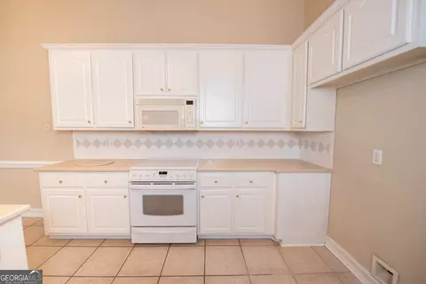Kitchen - 107 Arbor Ln, Centerville, GA 31028 photo 4 of 8