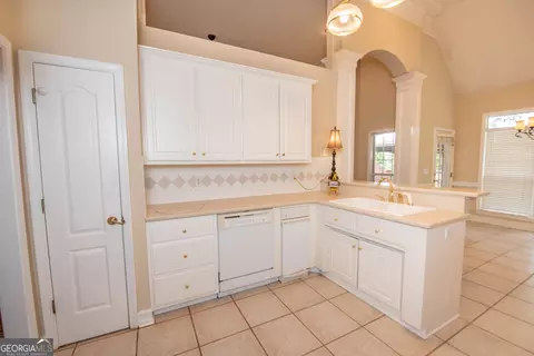 Kitchen - 107 Arbor Ln, Centerville, GA 31028 photo 2 of 8