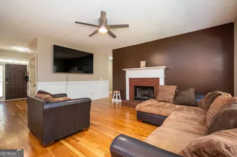 Living - 1603 Highway 16 E, Jackson, GA 30233 photo 3 of 4