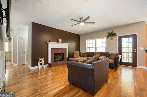 Living - 1603 Highway 16 E, Jackson, GA 30233 photo 1 of 4