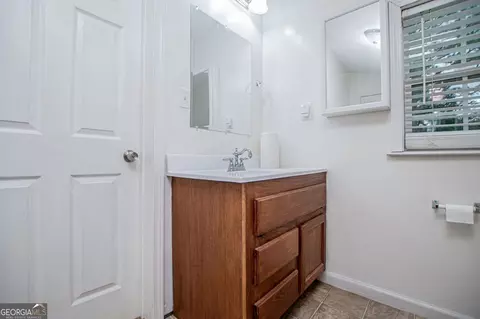Bath - 255 Mildred Dr, Cedartown, GA 30125 photo 2 of 3