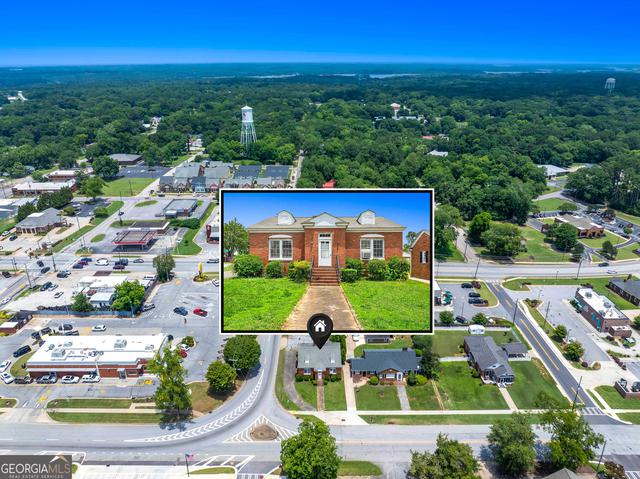 529 E Howell St, Hartwell, GA 30643