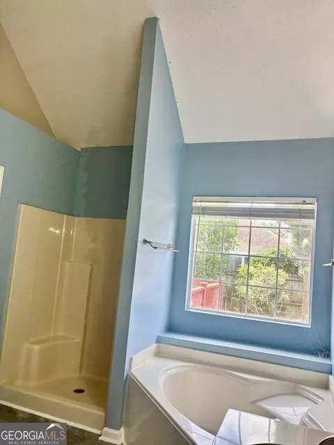 Bath - 207 Pebblebrook E, Warner Robins, GA 31088 photo 1 of 2