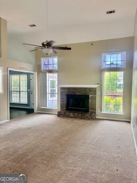 Living - 207 Pebblebrook E, Warner Robins, GA 31088 photo 3 of 3