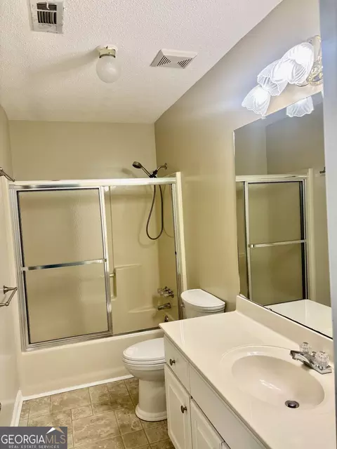 Bath - 207 Pebblebrook E, Warner Robins, GA 31088 photo 2 of 2