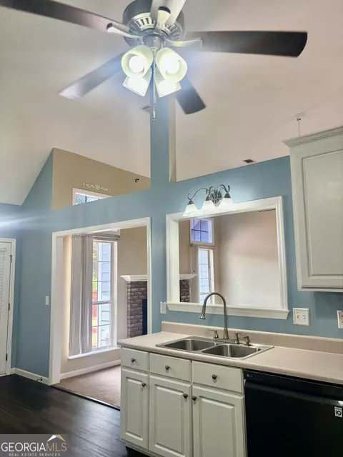 Kitchen - 207 Pebblebrook E, Warner Robins, GA 31088 photo 1 of 1