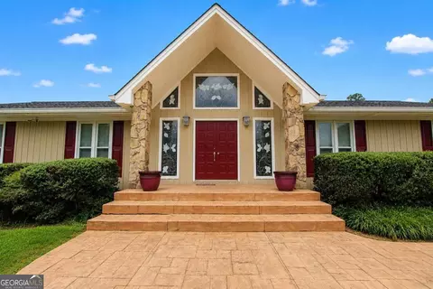 1464 Lakeview Rd, Grayson, GA 30017
