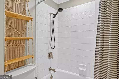 Bath - 103 Woodchase Dr, Lagrange, GA 30240 photo 10 of 11