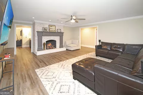 Living - 103 Woodchase Dr, Lagrange, GA 30240 photo 4 of 6