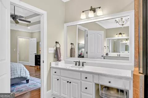 Bath - 103 Woodchase Dr, Lagrange, GA 30240 photo 2 of 11