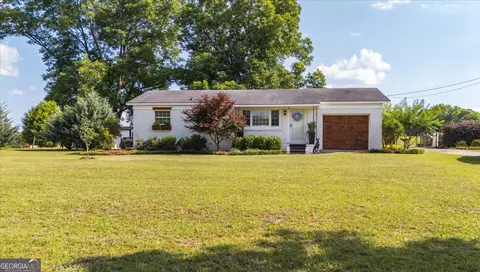 2200 Lakeview Rd, Byron, GA 31008