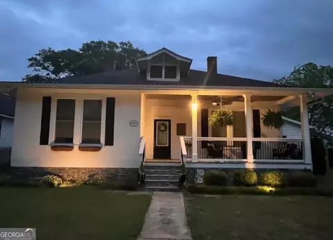 28 N Broad St, Porterdale, GA 30014