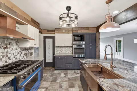 Kitchen - 466 Rose Ln, Toccoa, GA 30577 photo 3 of 4
