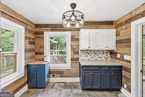 Kitchen - 466 Rose Ln, Toccoa, GA 30577 photo 2 of 4