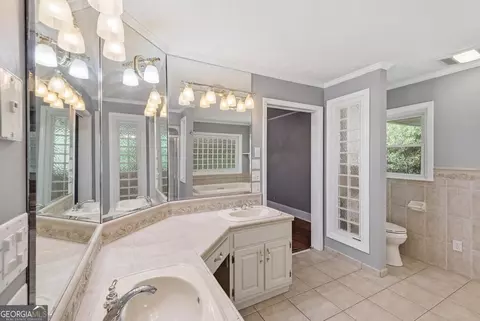 Bath - 466 Rose Ln, Toccoa, GA 30577 photo 4 of 5