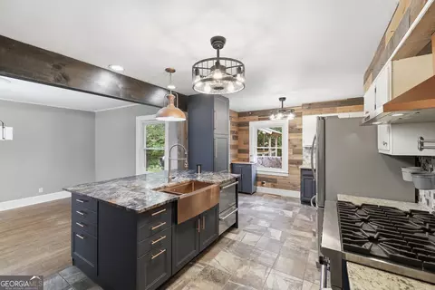 Kitchen - 466 Rose Ln, Toccoa, GA 30577 photo 4 of 4