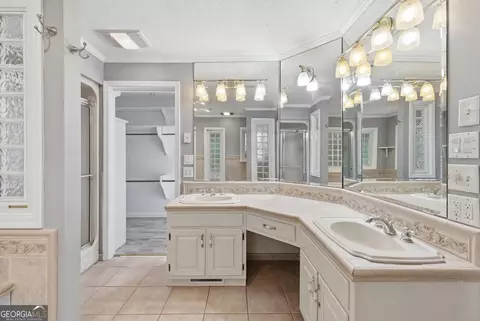 Bath - 466 Rose Ln, Toccoa, GA 30577 photo 2 of 5