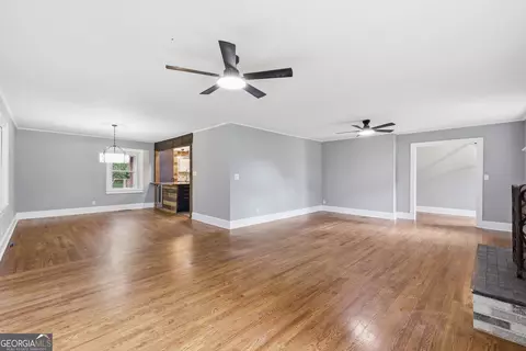 Living - 466 Rose Ln, Toccoa, GA 30577 photo 3 of 5