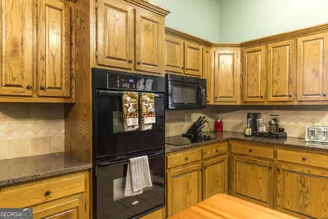 Kitchen - 224 Oak Ave, Pinehurst, GA 31070 photo 2 of 4
